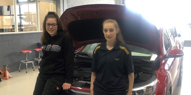 SWTAFE students apprenticing at a motor repair workshop
